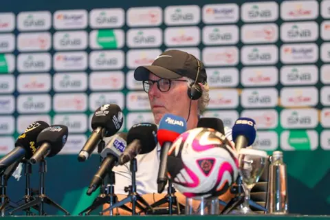 لوران بلان: لن أخبركم بطريقة إيقاف رونالدو.. وسوق الانتقالات ما زال مفتوحًا 